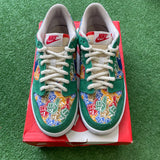 Nike Foam Finger Low Dunks Size 6Y